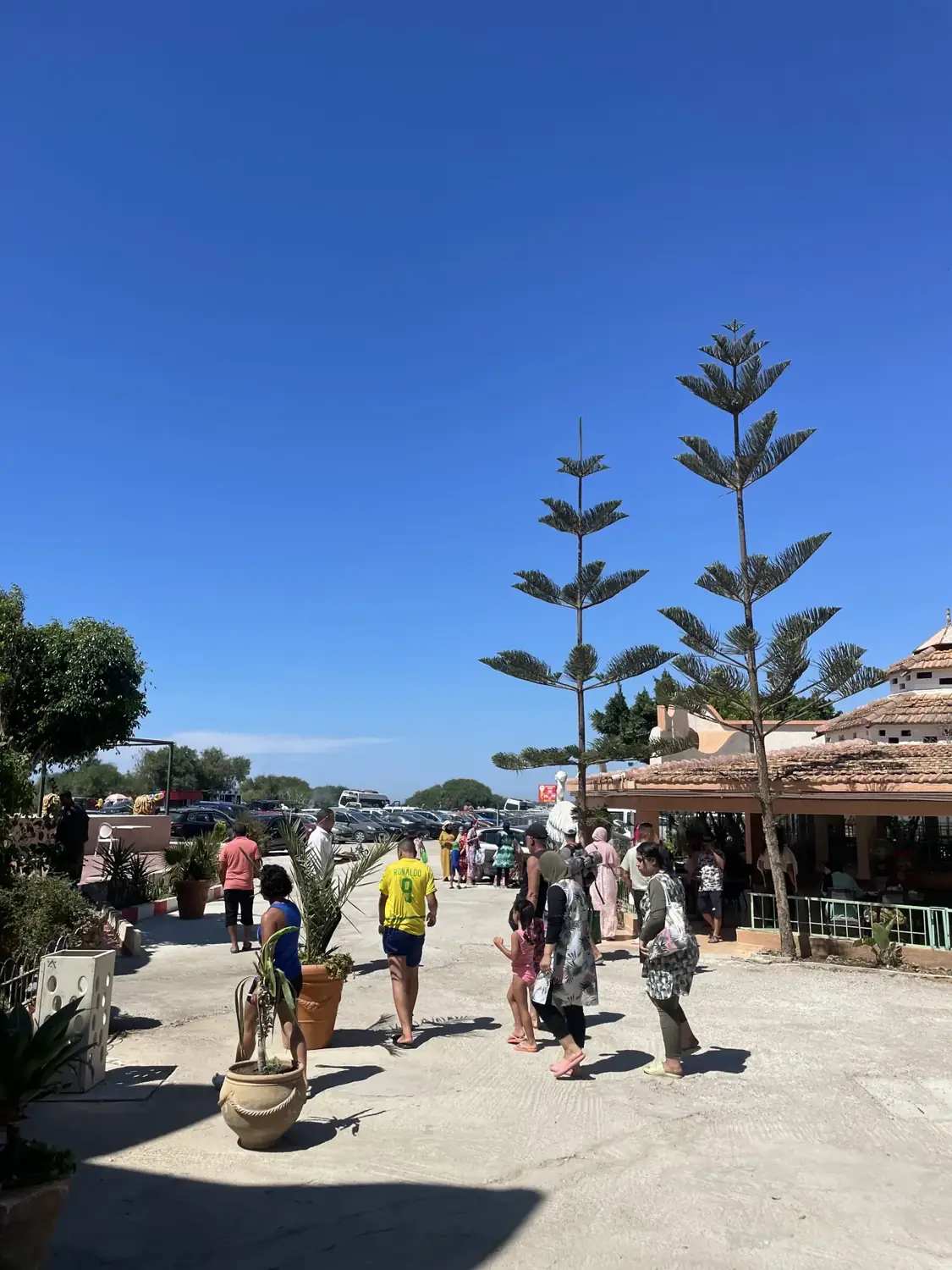 Tahadart's entrance on a busy day