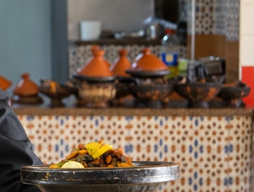 طواجن تُطهى فوق الجمر