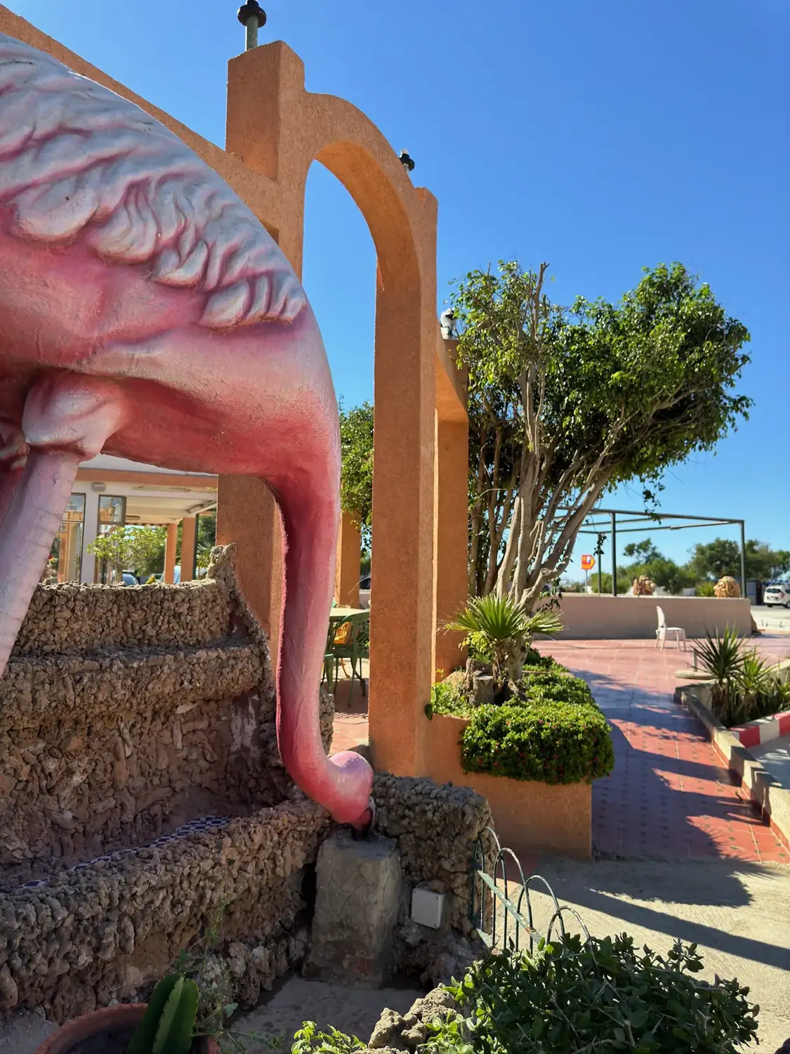 The arched terrace and its pink flamingo